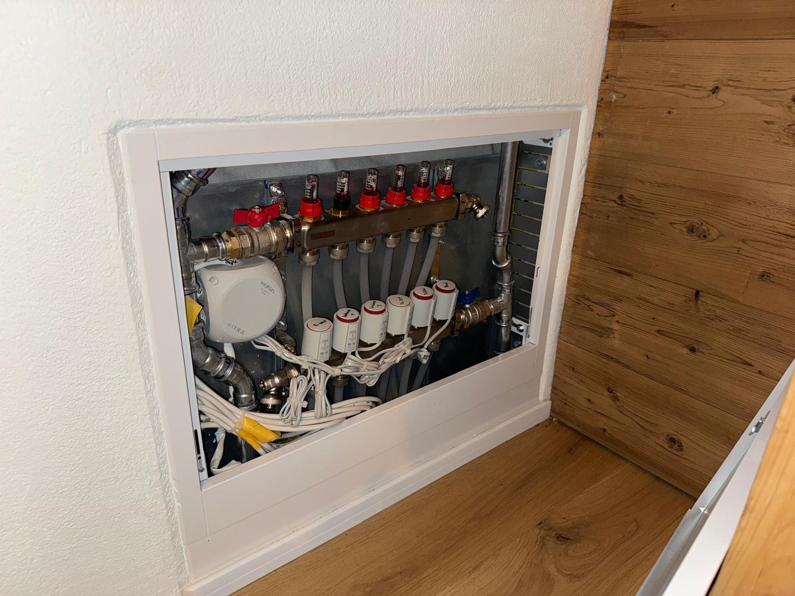 Neu aufgebauter Heizungsverteiler