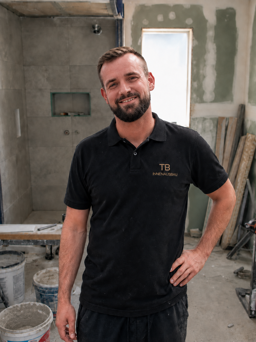 Tobias von TB Innenausbau auf einer Baustelle